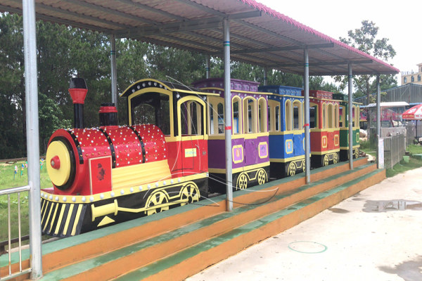 outdoor track train