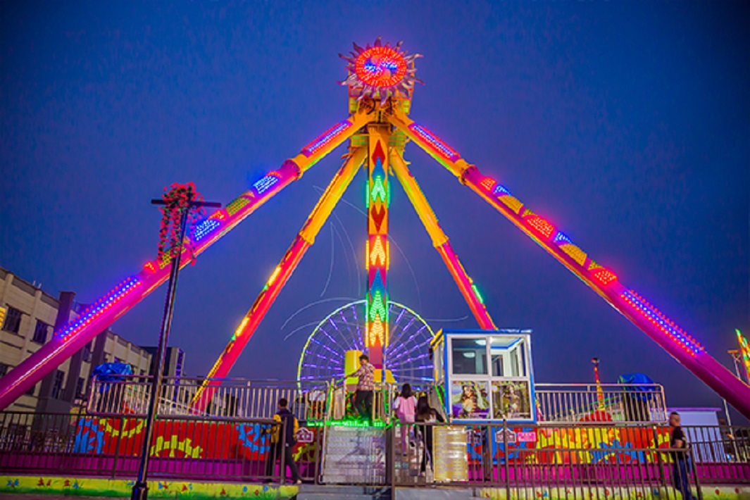 Big Pendulum Ride with LED lights in Residential Square Big Pendulum Ride with LED lights in Residential Square